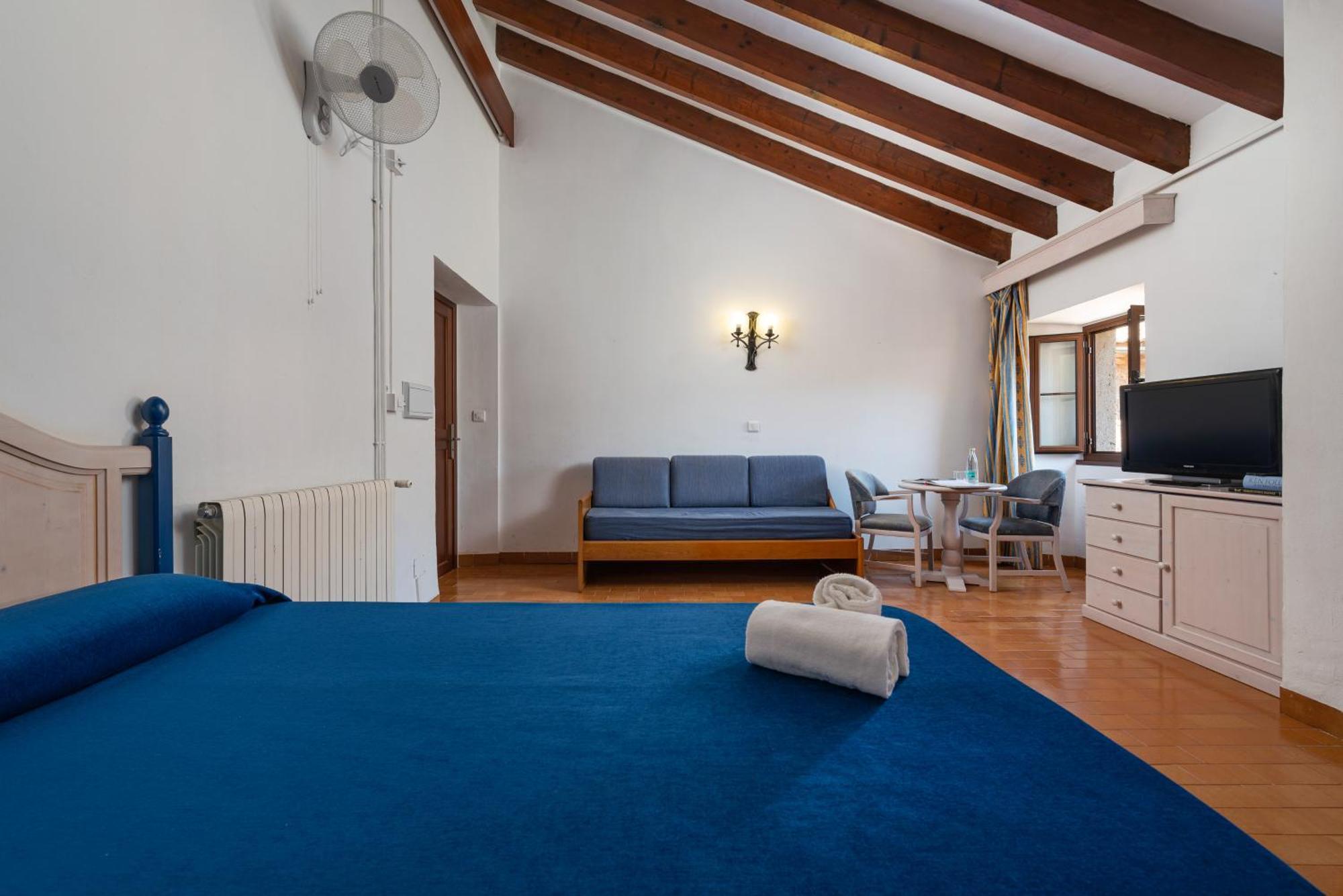 Hotel Santuari De Lluc Habitación foto