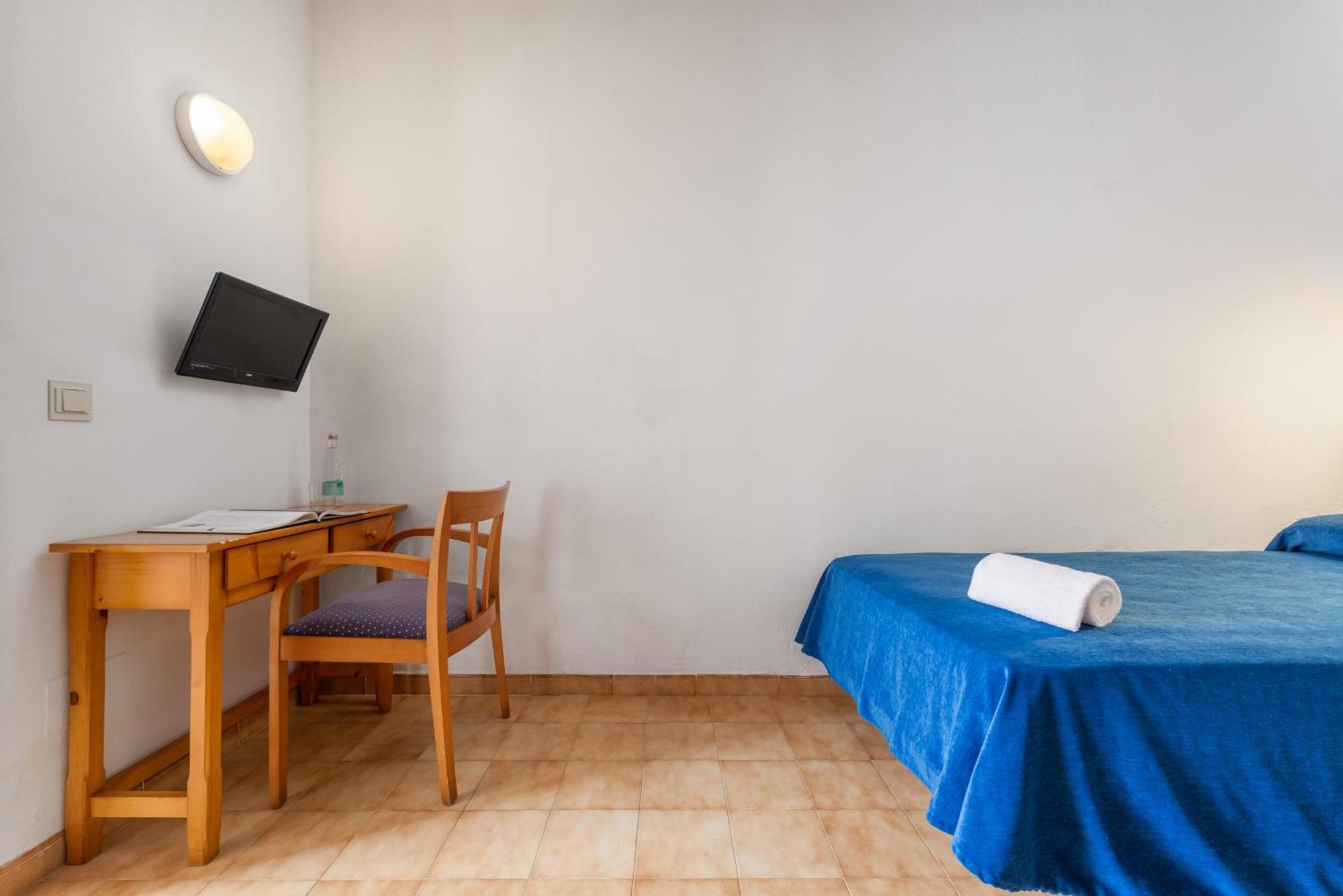 Hotel Santuari De Lluc Habitación foto