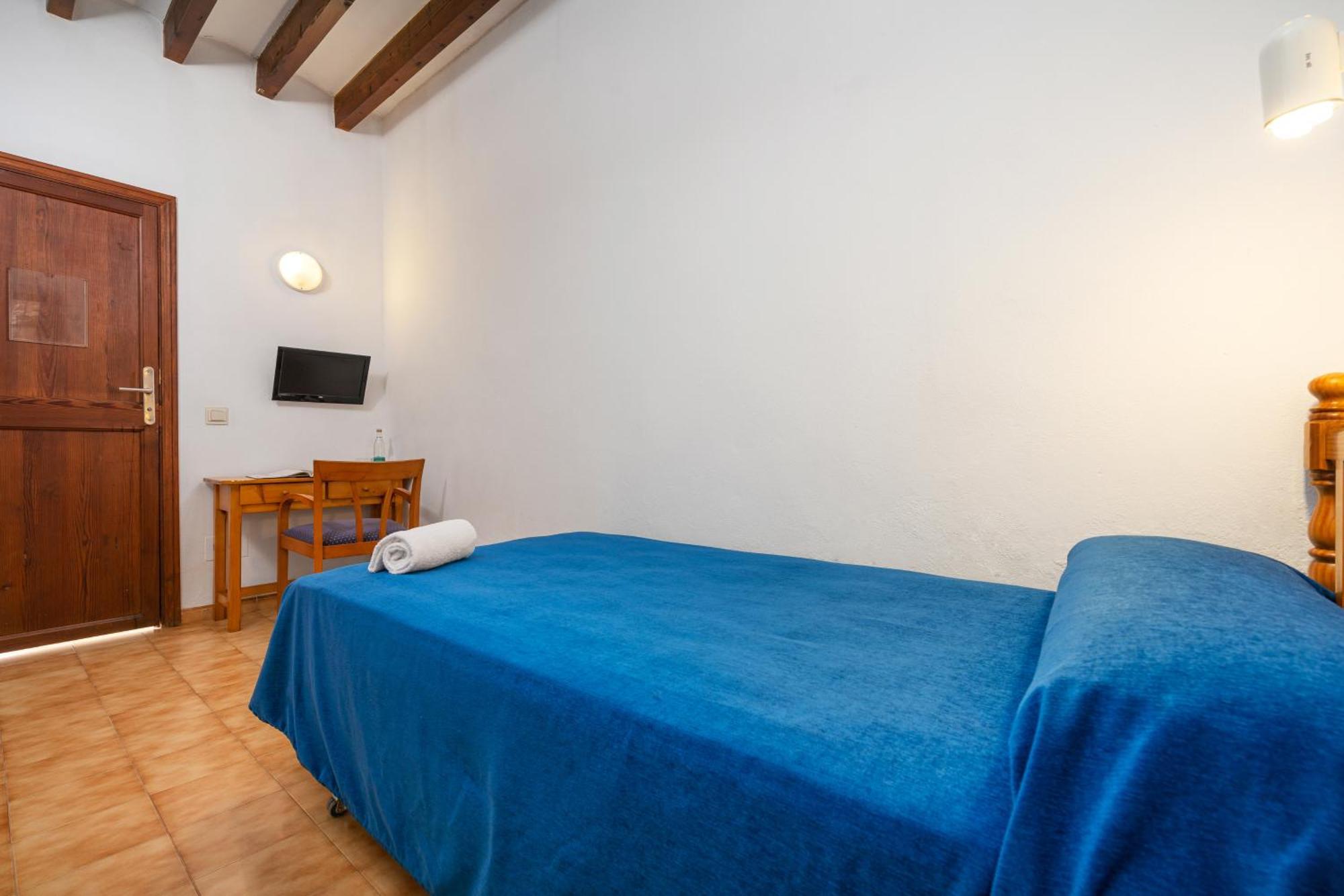 Hotel Santuari De Lluc Habitación foto