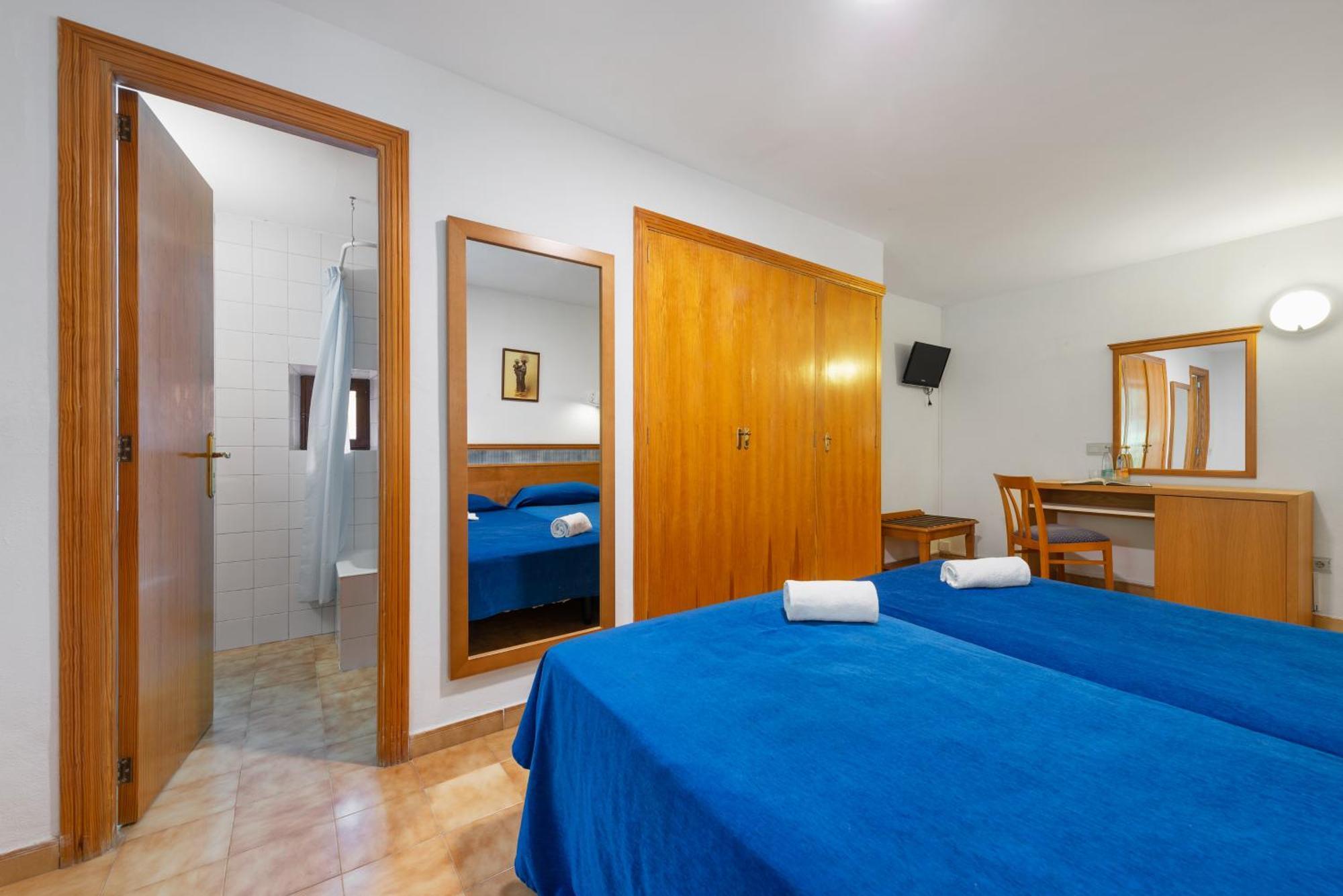 Hotel Santuari De Lluc Habitación foto