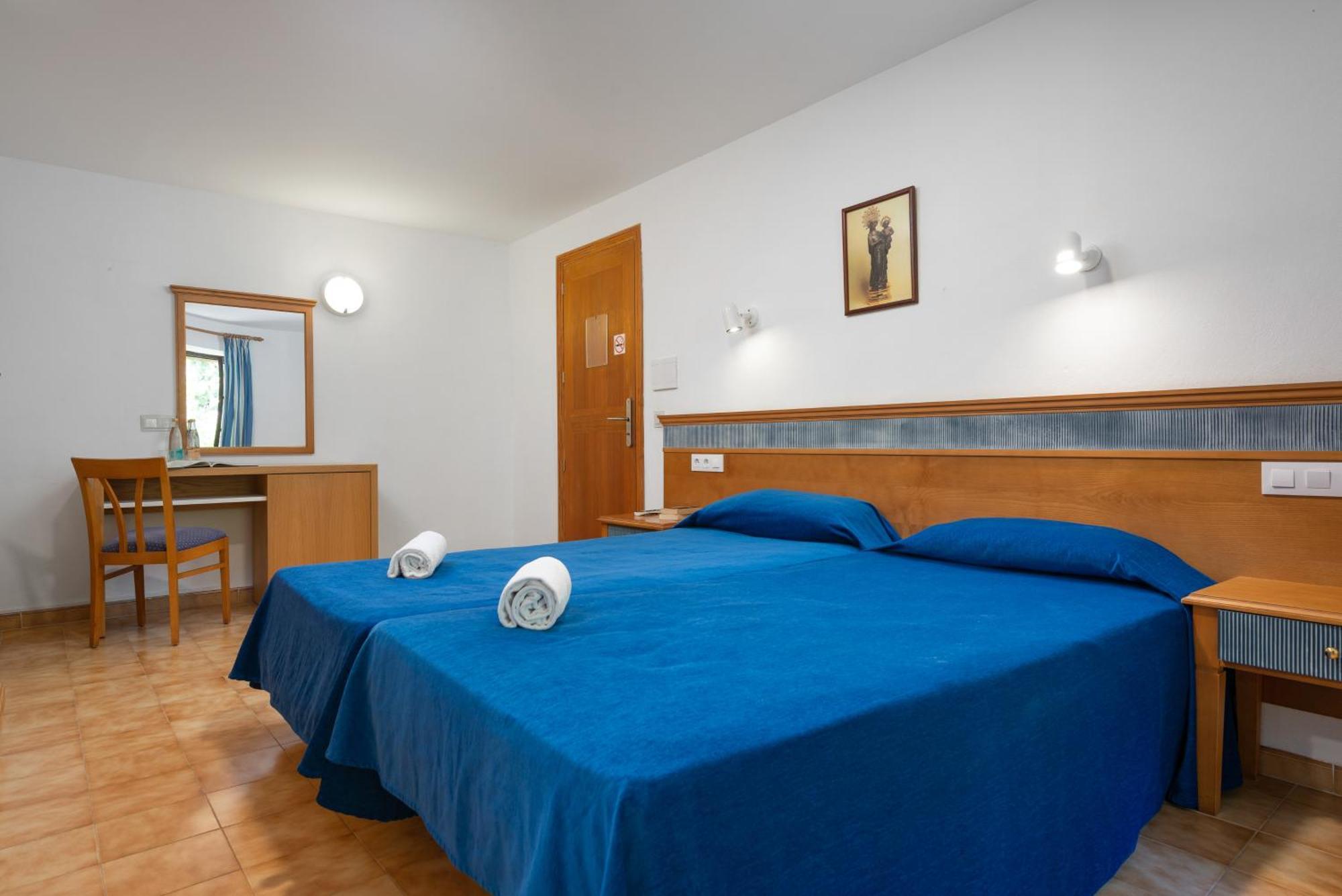 Hotel Santuari De Lluc Habitación foto