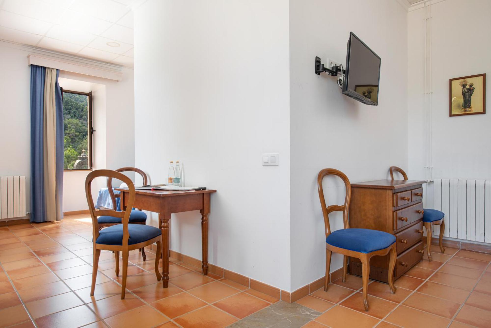 Hotel Santuari De Lluc Habitación foto