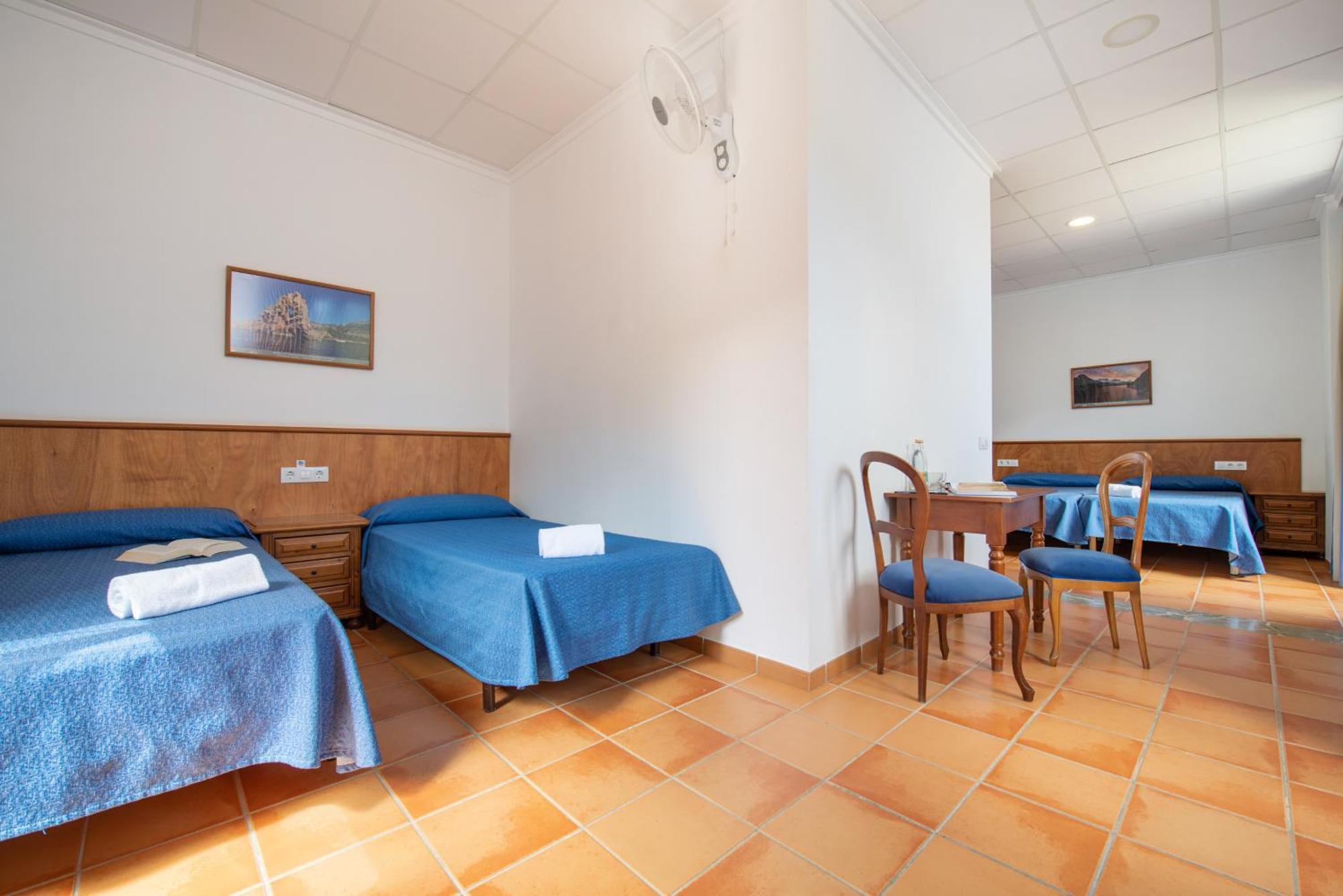 Hotel Santuari De Lluc Habitación foto