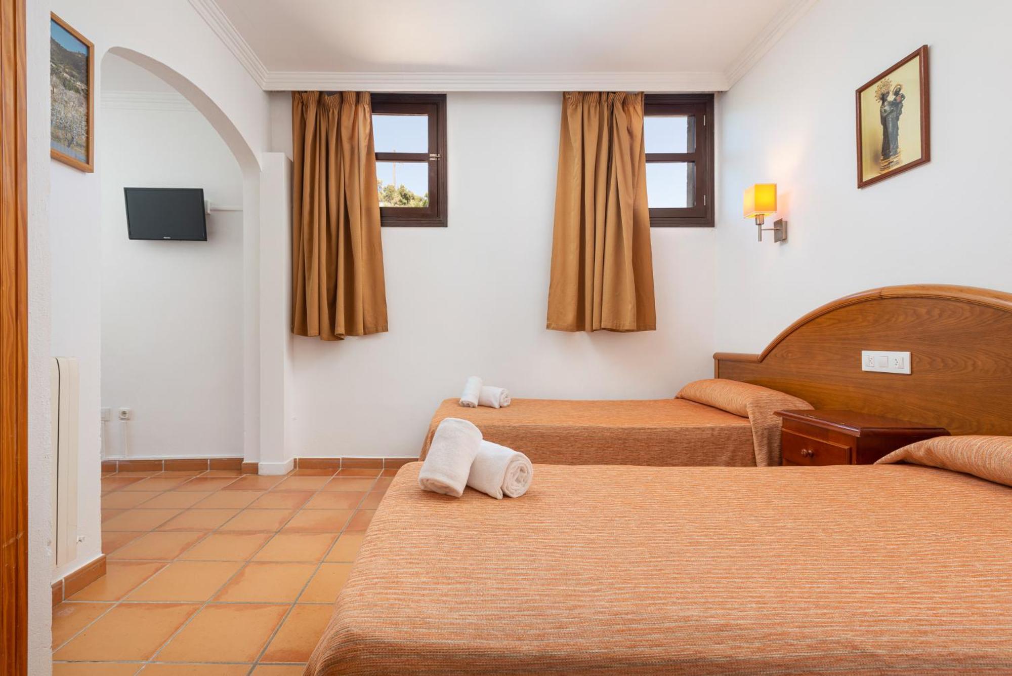 Hotel Santuari De Lluc Habitación foto